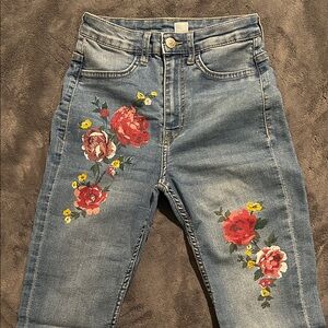 High Waist Women's Jeans With Flower Detail
